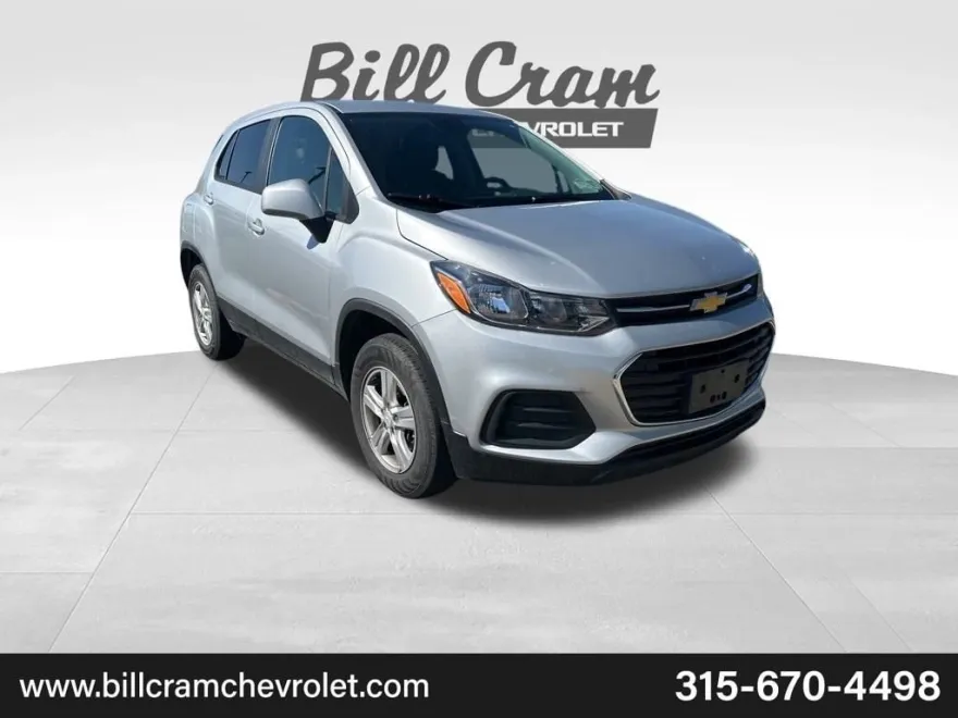 2022 Chevrolet Trax LS photo 1