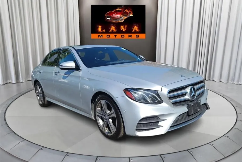 2017 Mercedes Benz E 300 4MATIC Sedan photo 1