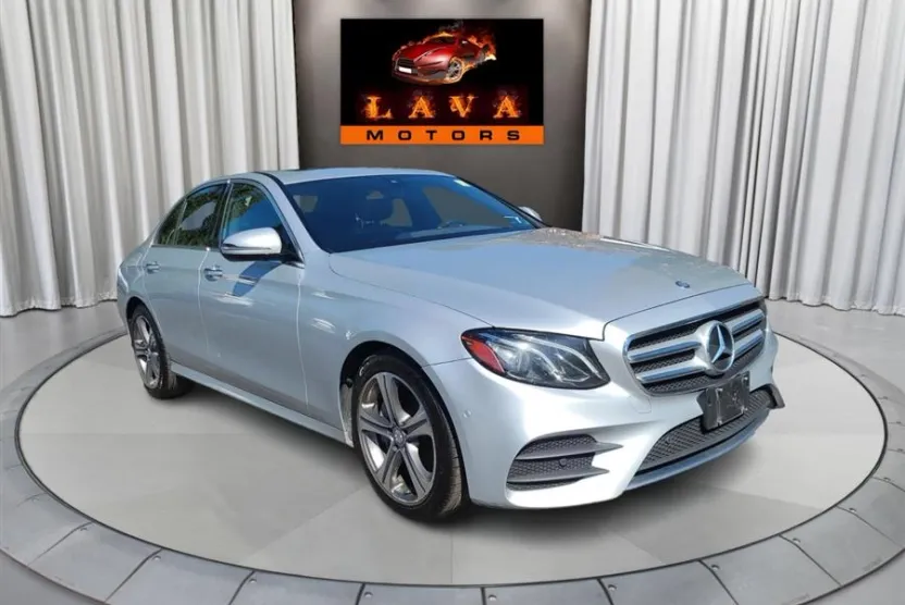 2017 Mercedes Benz E 300 4MATIC Sedan photo 1