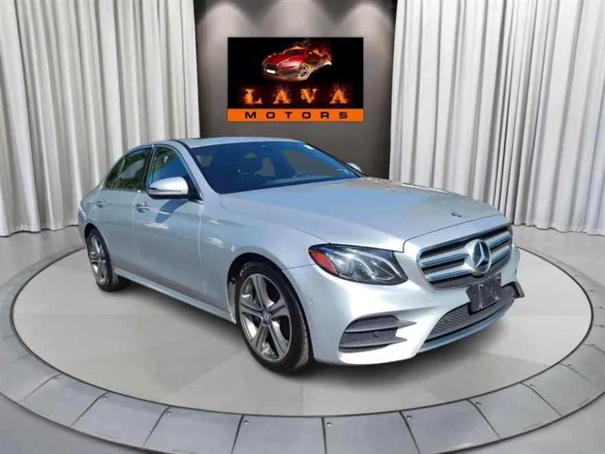 2017 Mercedes Benz E 300 4MATIC Sedan photo 1