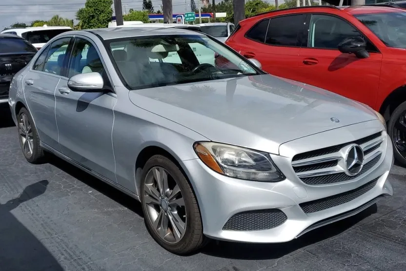 2015 Mercedes Benz C 300 Luxury photo 1