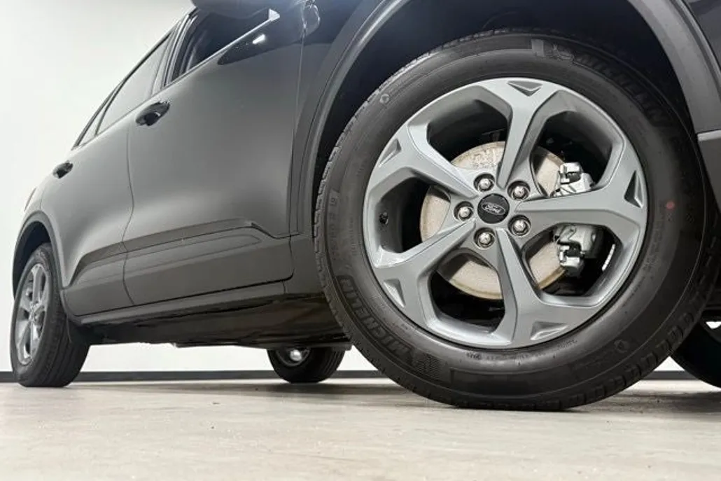 2025 Ford Escape ST-Line photo 1