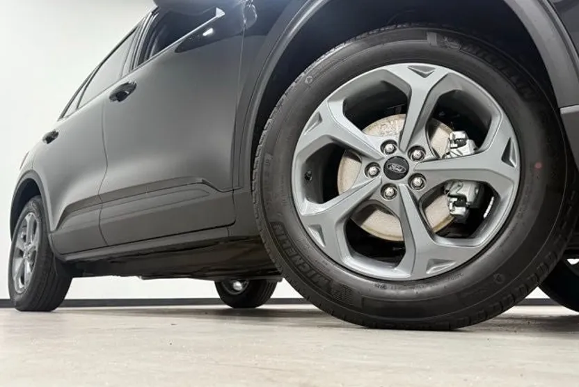 2025 Ford Escape ST-Line photo 1