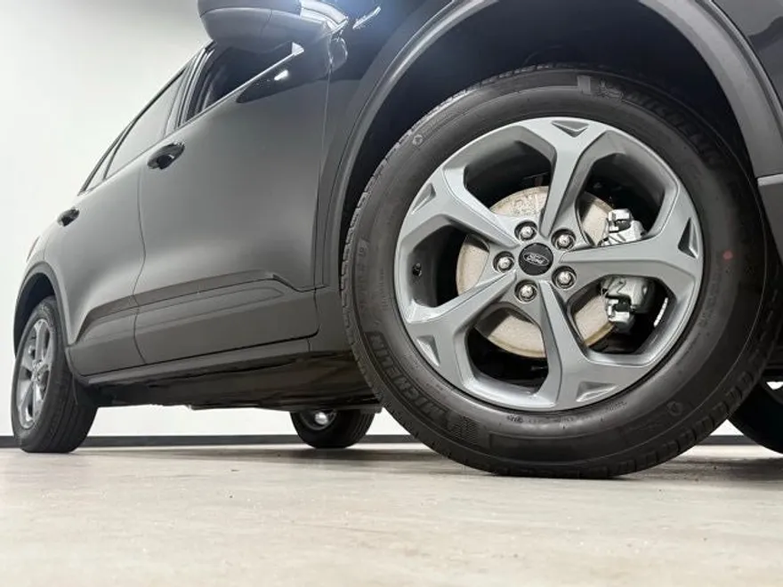 2025 Ford Escape ST-Line photo 1