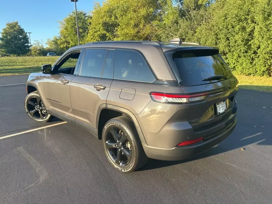 2023 Jeep Grand Cherokee Altitude photo 1