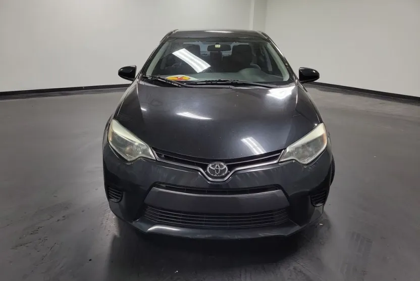 2015 Toyota Corolla LE photo 1