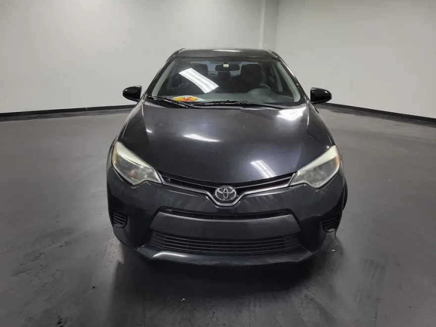 2015 Toyota Corolla LE photo 1
