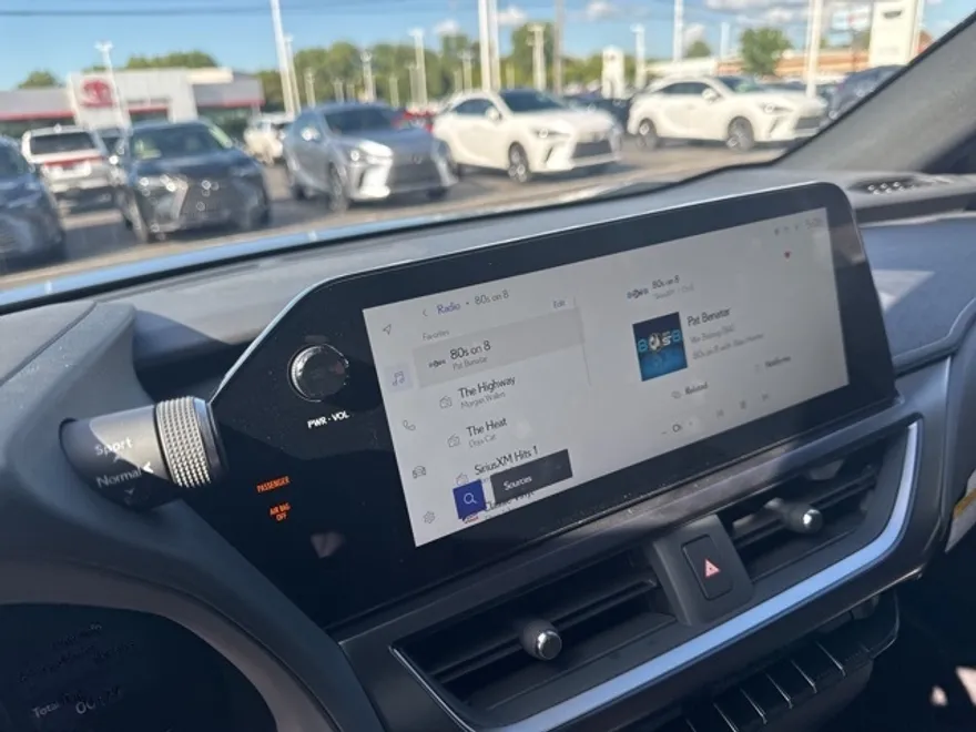 2025 Lexus UX Premium photo 32