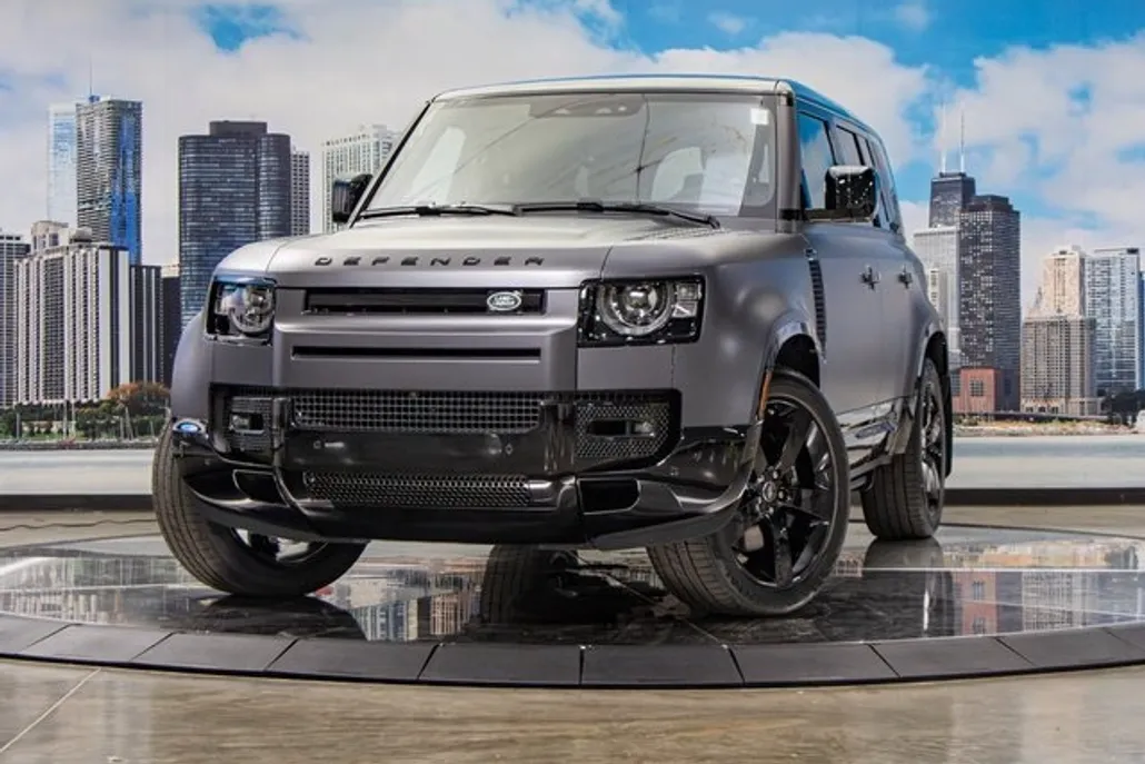 2025 Land Rover Defender 110 V8 photo 1