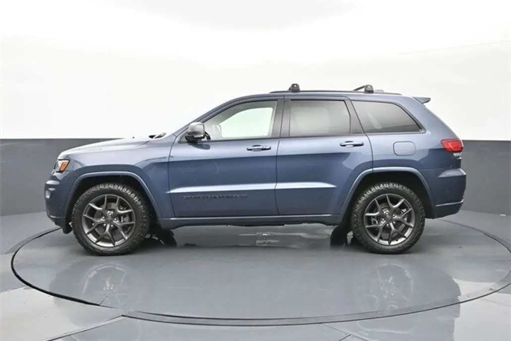 2021 Jeep Grand Cherokee Anniversary Edition photo 1