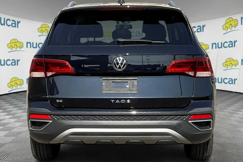 2022 Volkswagen Taos SE photo 1