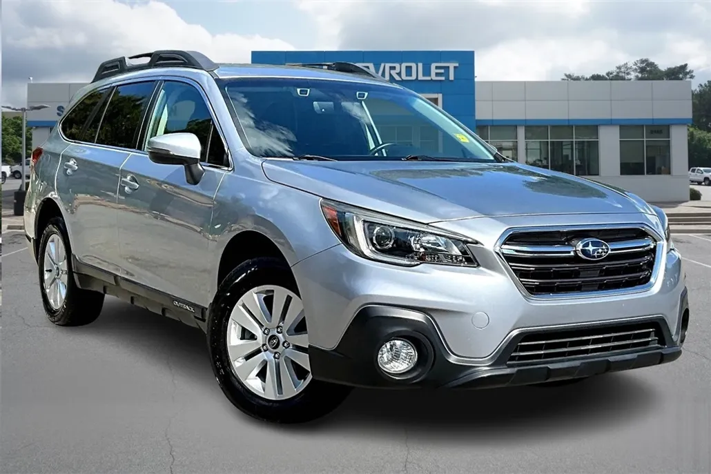 2019 Subaru Outback 2.5i Premium photo 1