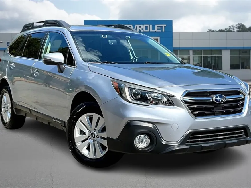 2019 Subaru Outback 2.5i Premium photo 1
