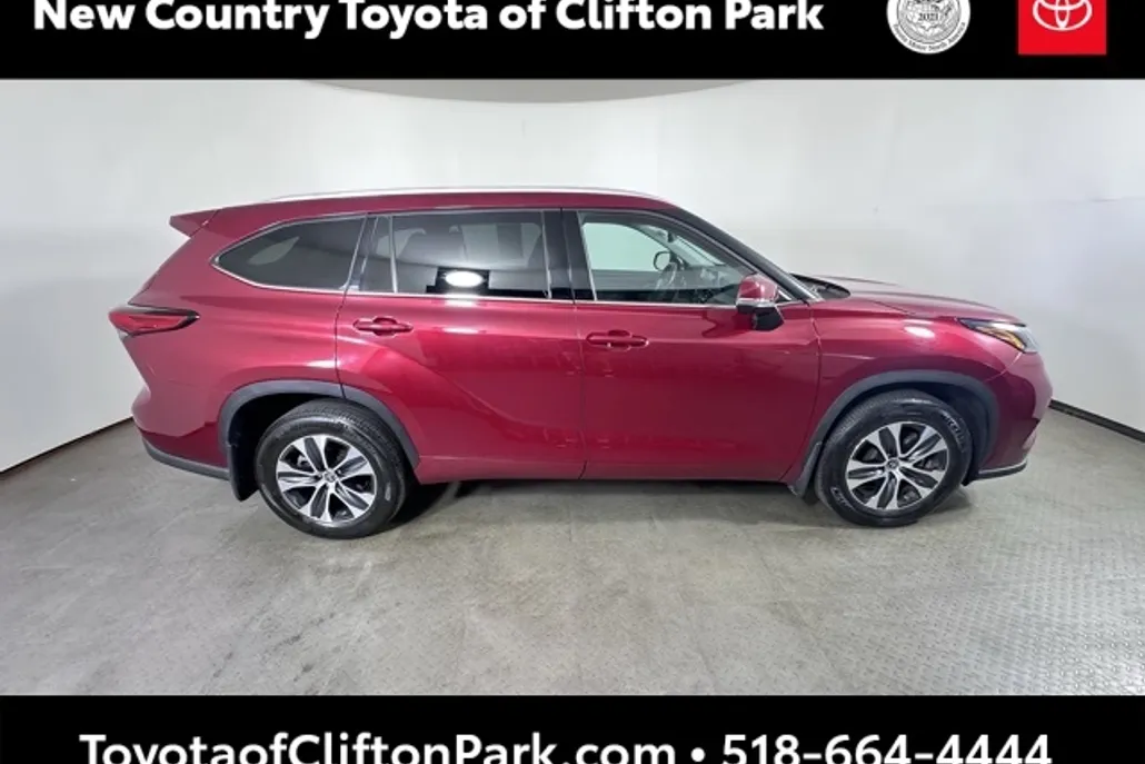 2022 Toyota Highlander XLE photo 1