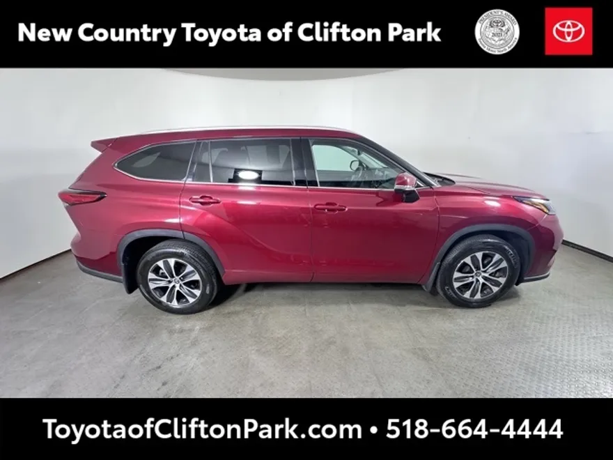 2022 Toyota Highlander XLE photo 1