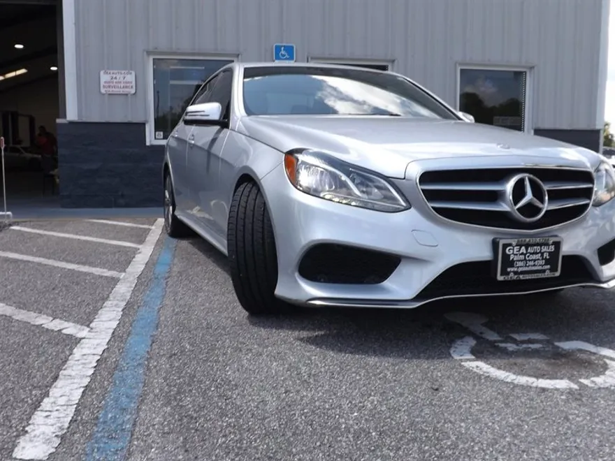 2016 Mercedes Benz E photo 1
