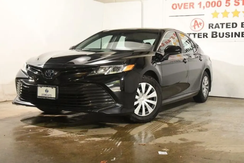 2018 Toyota Camry Hybrid LE photo 1