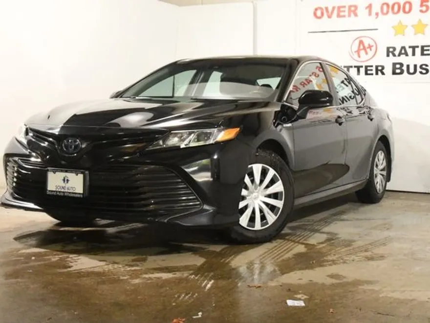 2018 Toyota Camry Hybrid LE photo 1