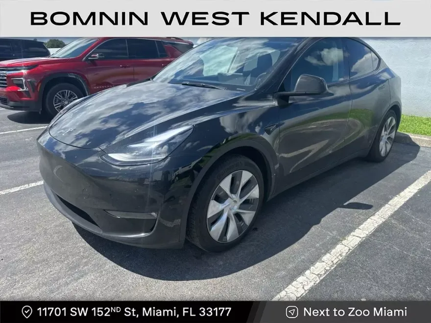2024 Tesla Model Y Long Range photo 1