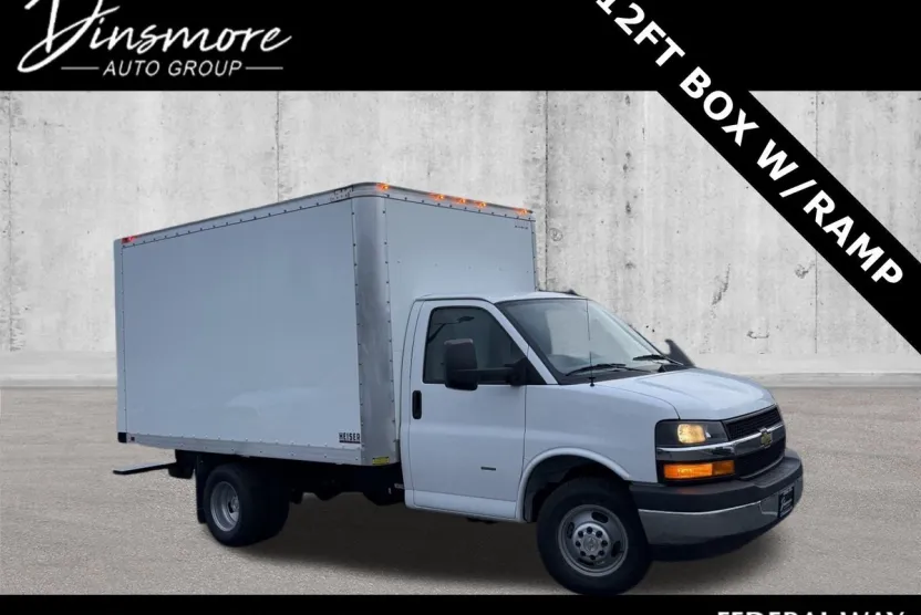 2024 Chevrolet Express Cutaway 3500 photo 1