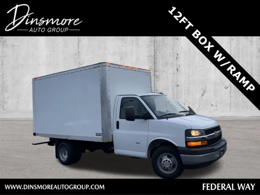 2024 Chevrolet Express Cutaway 3500 photo 1