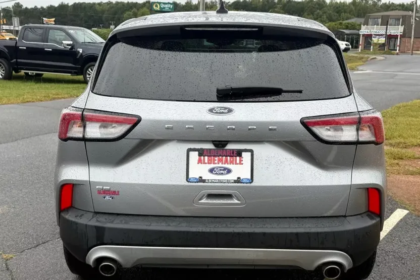 2022 Ford Escape SE photo 1