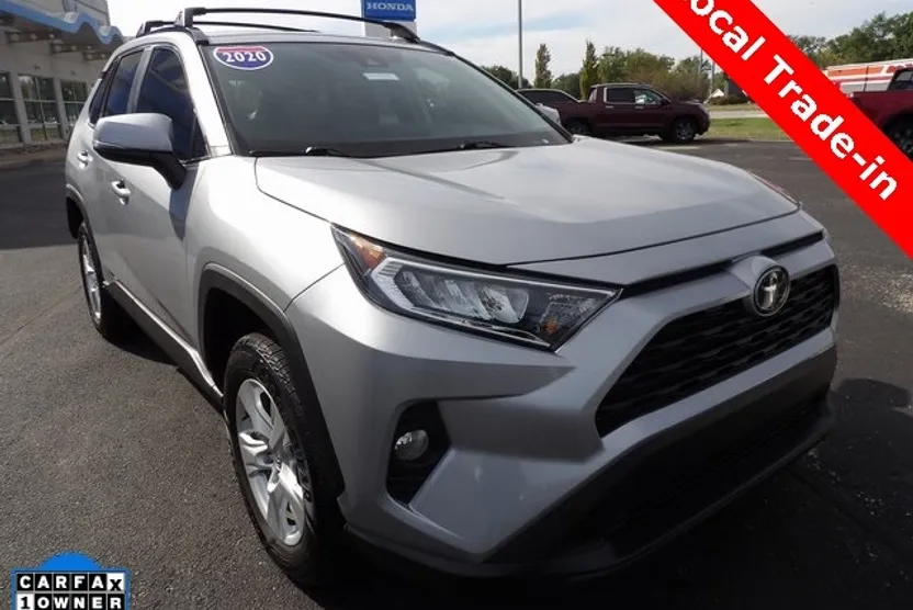 2020 Toyota RAV4 XLE photo 1