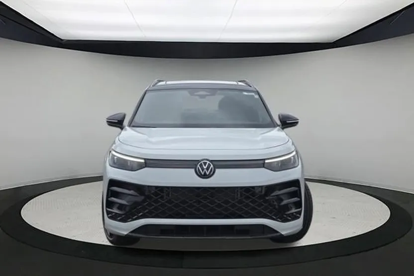 2025 Volkswagen Tiguan SE R-Line Black photo 1