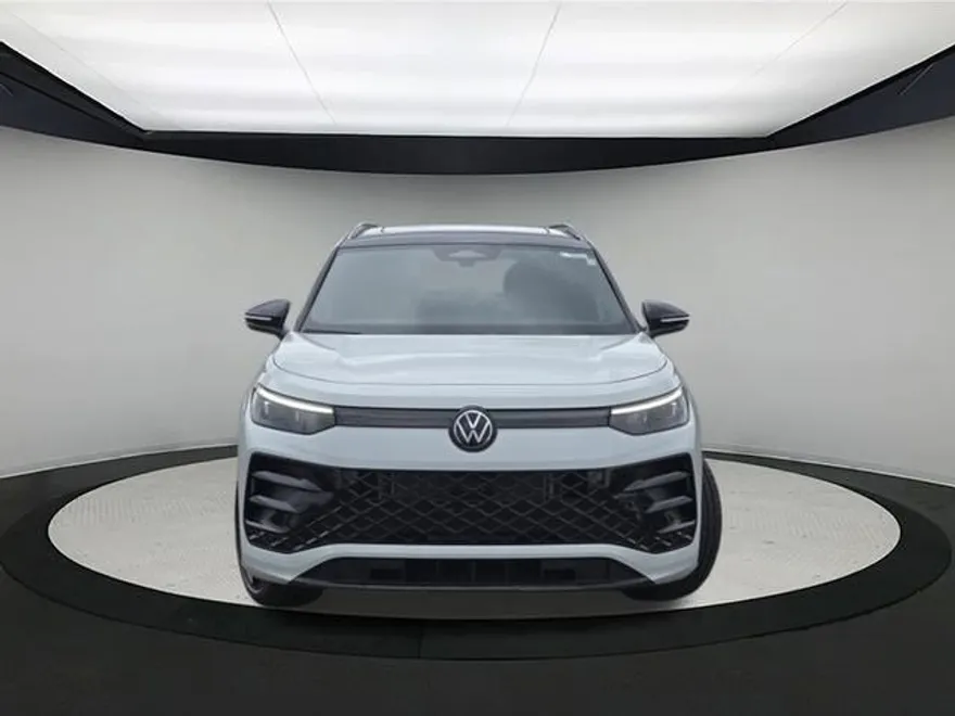 2025 Volkswagen Tiguan SE R-Line Black photo 1