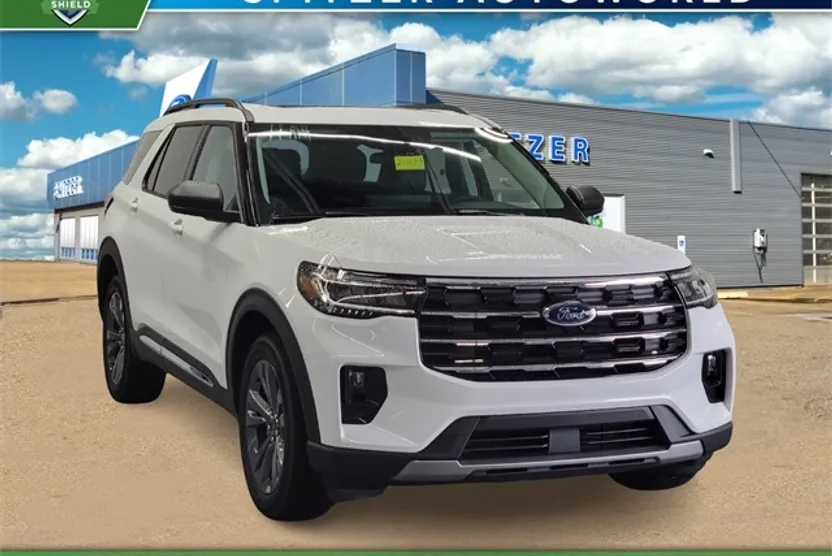2025 Ford Explorer photo 1