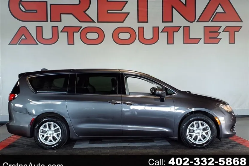2020 Chrysler Voyager LX photo 1