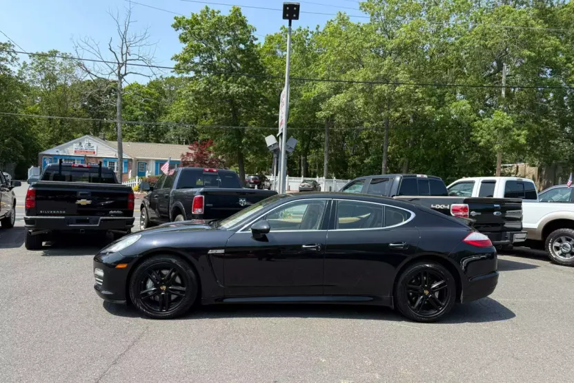 2010 Porsche Panamera 4S photo 1