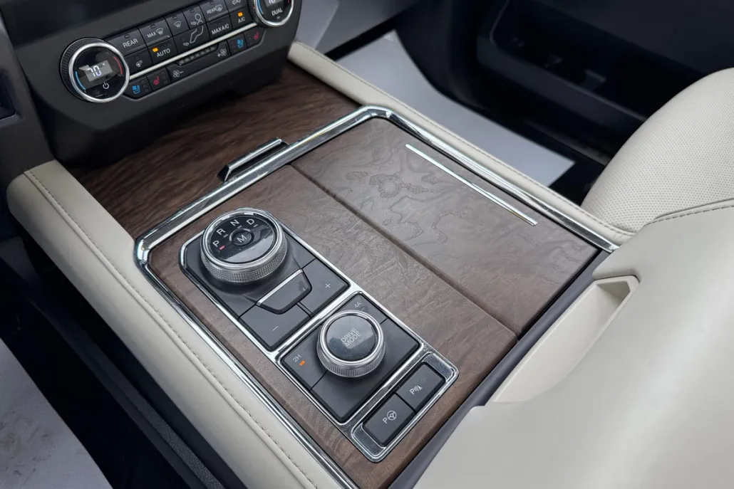 2020 Ford Expedition Platinum photo 1