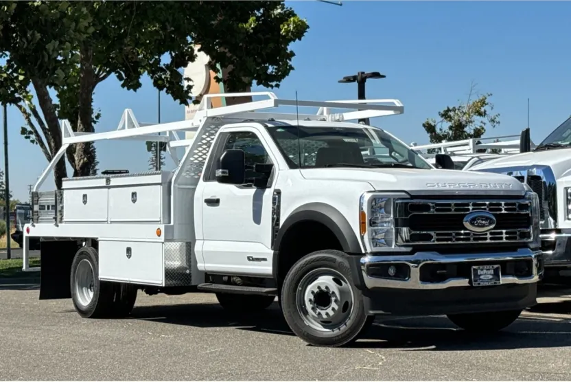 2024 Ford F-550 photo 1
