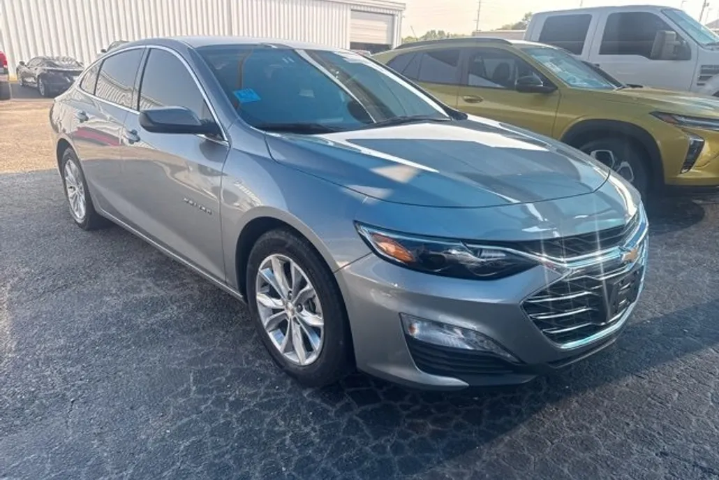 2024 Chevrolet Malibu 1LT photo 1