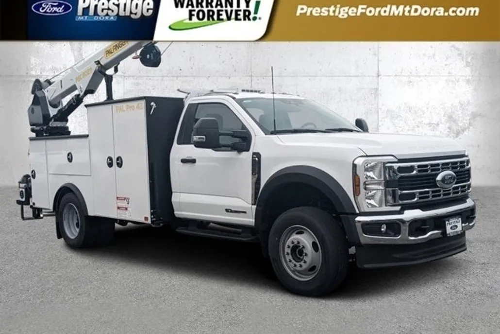 2024 Ford F-600 photo 1