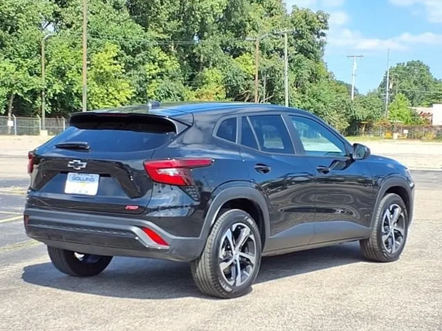 2024 Chevrolet Trax photo 1
