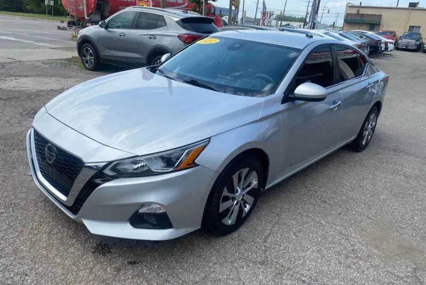 2021 Nissan Altima S photo 1