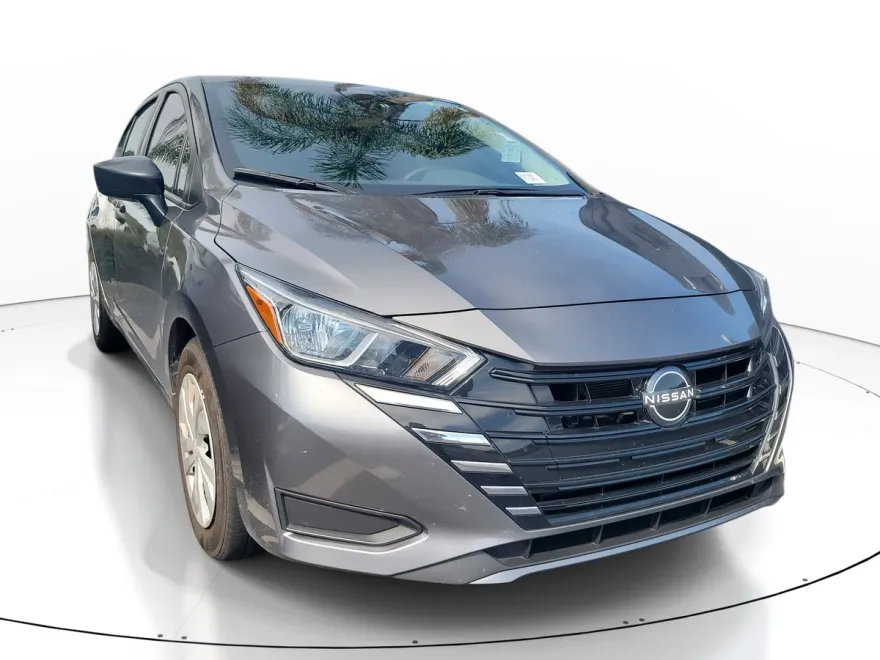 2024 Nissan Versa 1.6 S photo 1