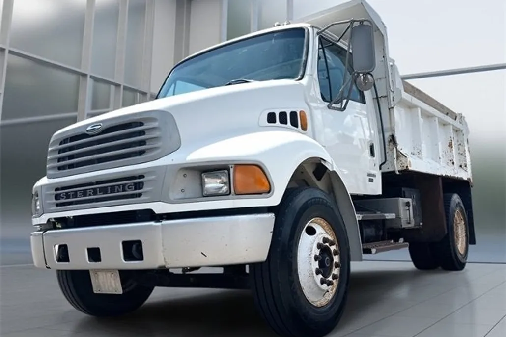 2001 Sterling Truck M7500 Acterra photo 1