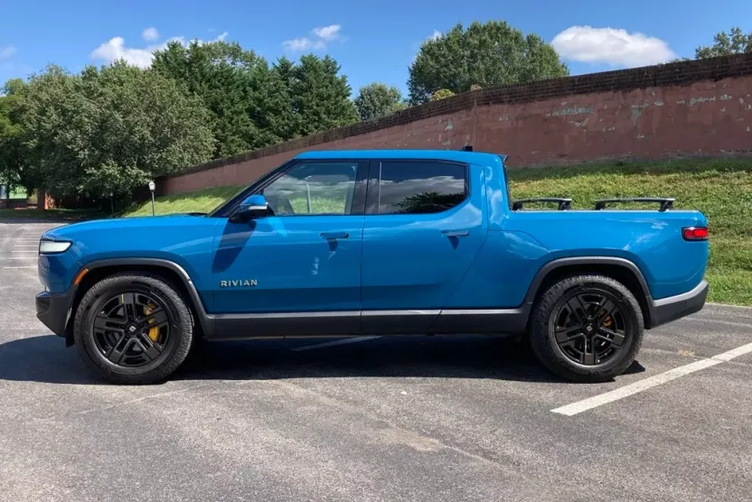 2022 Rivian R1T Launch Edition photo 1