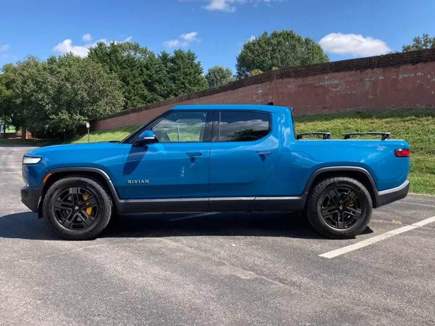 2022 Rivian R1T Launch Edition photo 1