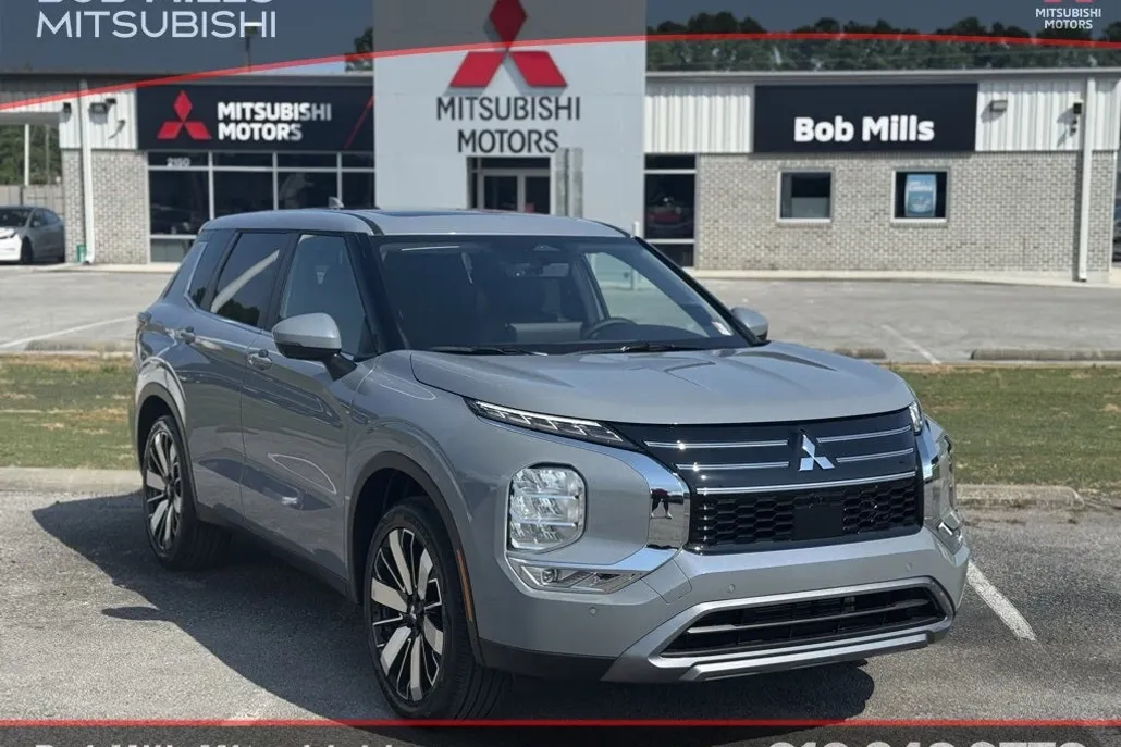 2025 Mitsubishi Outlander SE photo 1