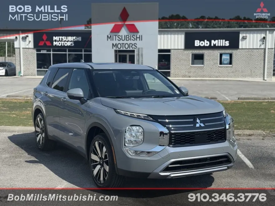2025 Mitsubishi Outlander SE photo 1