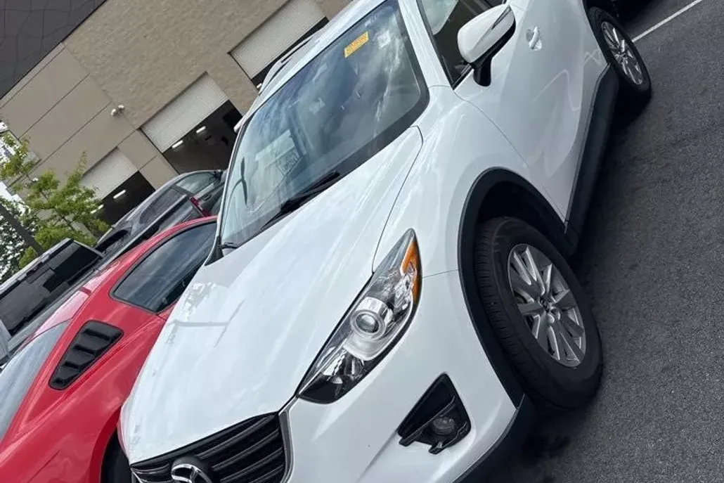 2016 Mazda CX-5 Touring photo 1