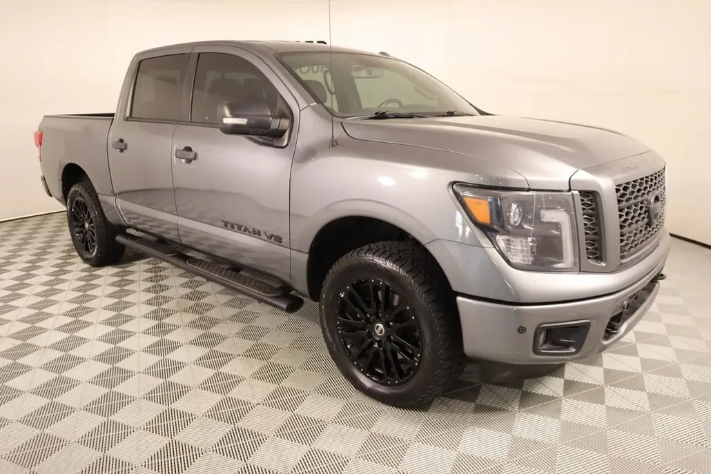 2019 Nissan Titan SL photo 1