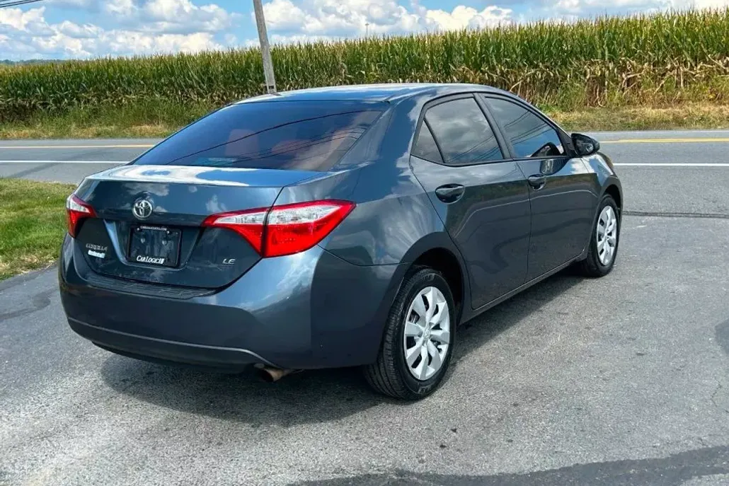 2015 Toyota Corolla LE Premium photo 1