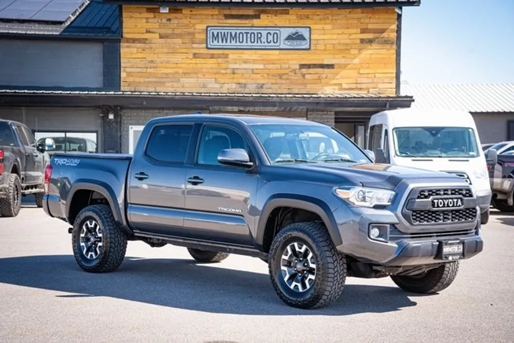 2016 Toyota Tacoma TRD Off-Road photo 1