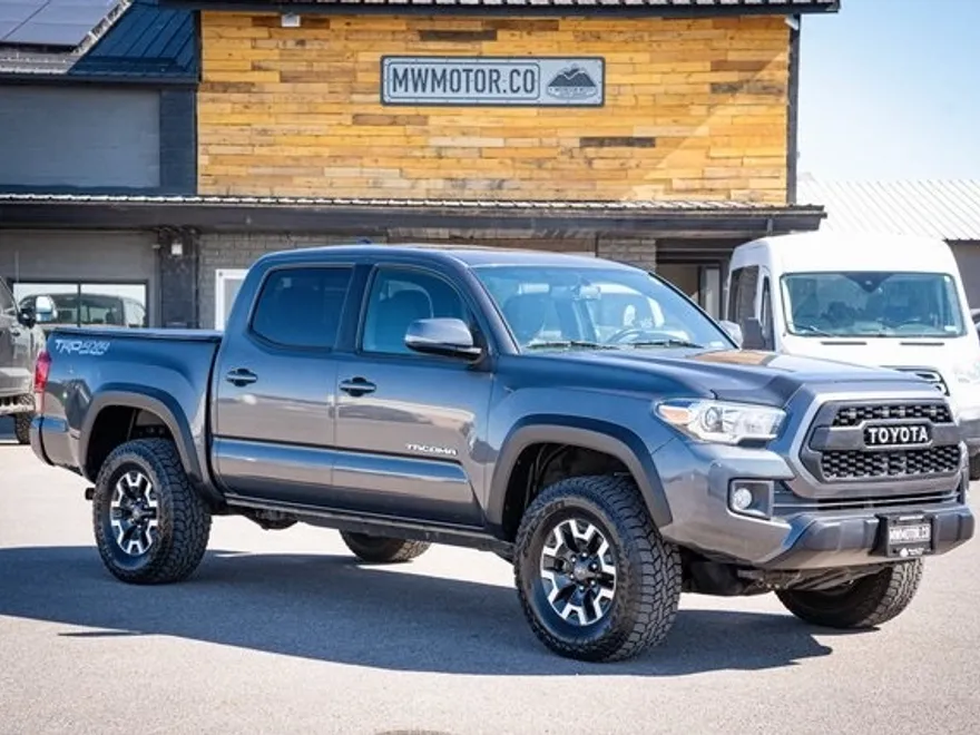 2016 Toyota Tacoma TRD Off-Road photo 1
