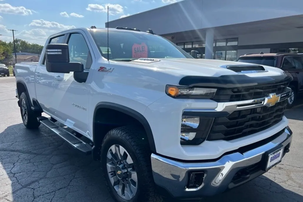2024 Chevrolet Silverado 2500HD LT photo 1